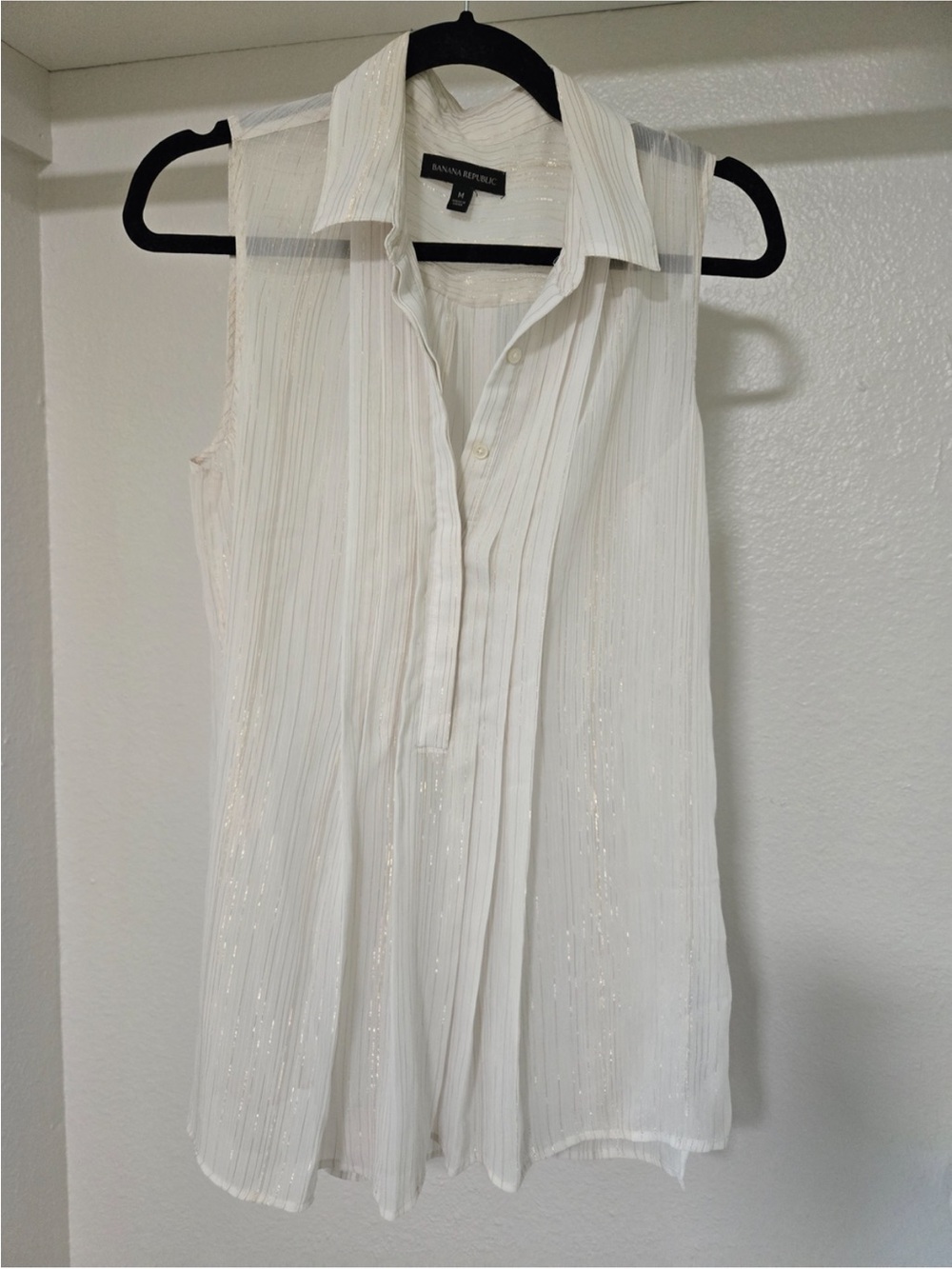 Banana republic sheer sleeveless button down blouse